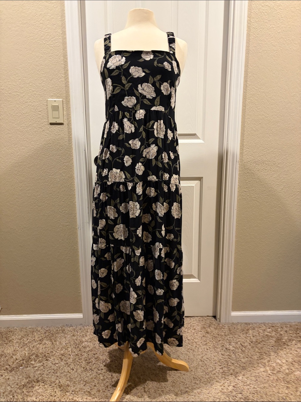 Saltwater LUXE Floral Black Sleeveless  Maxi Dress size M excellent cond